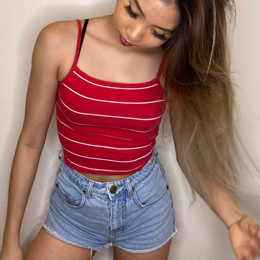 Red striped stretch crop tank top